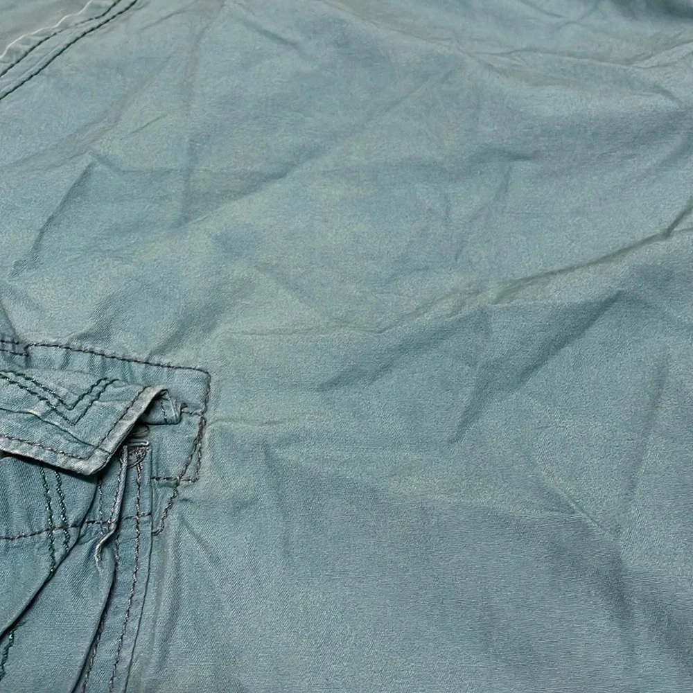 UNIONBAY has zipper